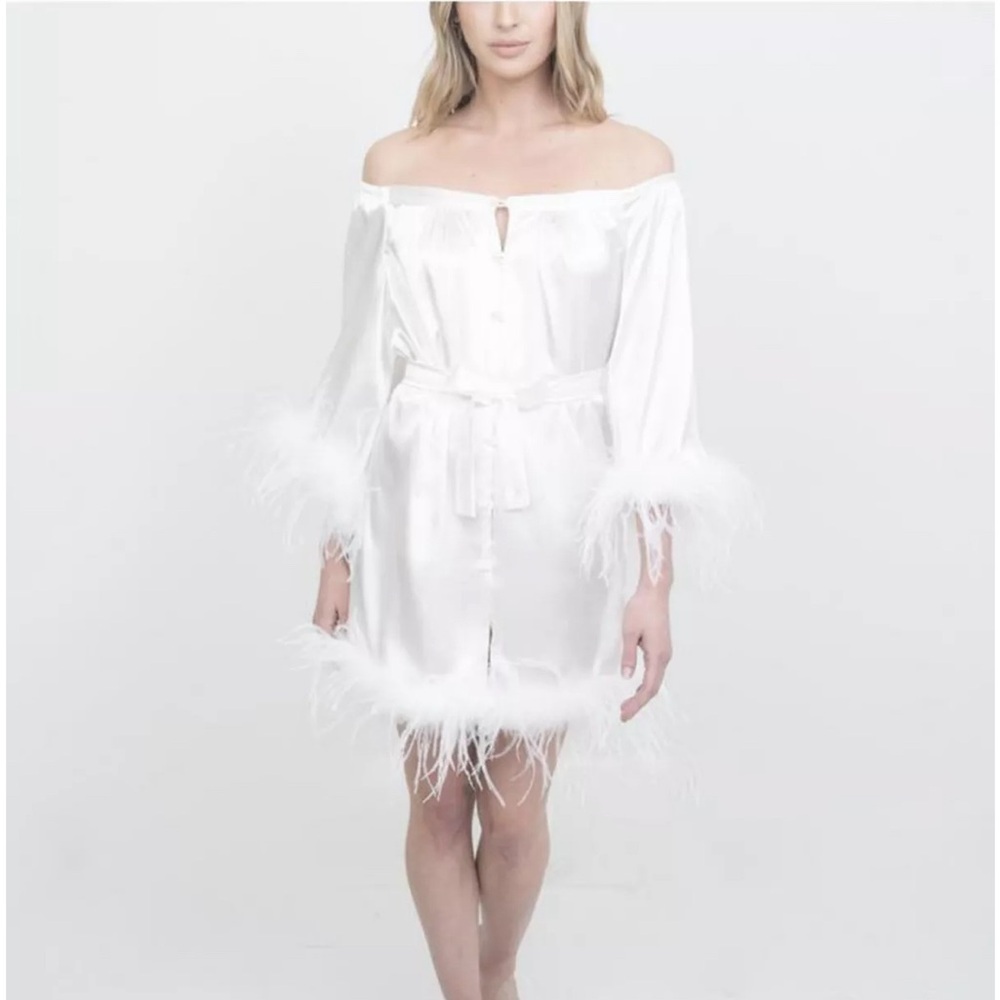 Le Laurier Bridal Hair and Makeup Robe